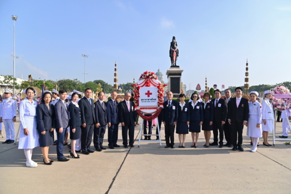 ภาพถ่ายรวมบุคคลหน้าลานพระบรมรูปทรงม้า