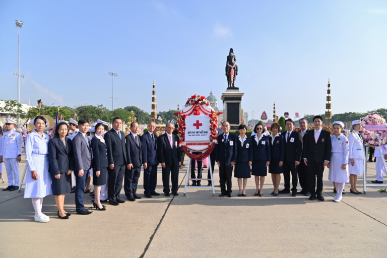 ภาพถ่ายรวมบุคคลหน้าลานพระบรมรูปทรงม้า