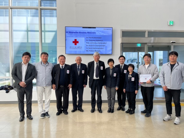 ภาพถ่ายรวม คณะผู้แทนสภากาชาดไทยร่วมศึกษาดูงานที่สภากาชาดเกาหลี และบริษัท GC Biopharma