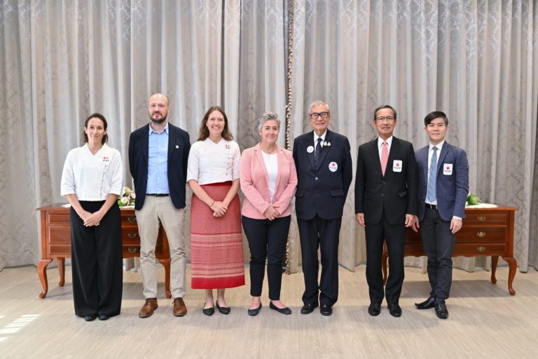 ภ่ายถ่ายรวมบุคคล