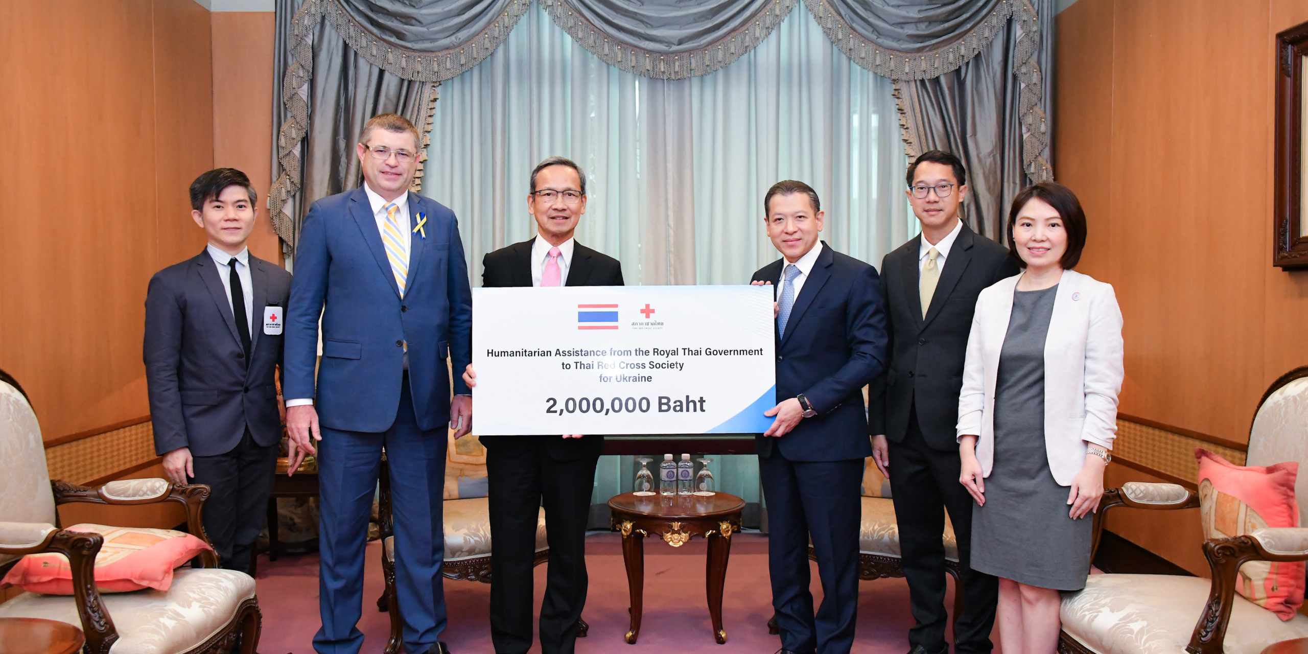 รูปพิธีรับมอบ ภาพรวมมอบเงินช่วยเหลือ