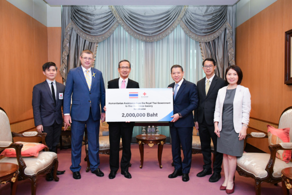 รูปพิธีรับมอบ ภาพรวมมอบเงินช่วยเหลือ