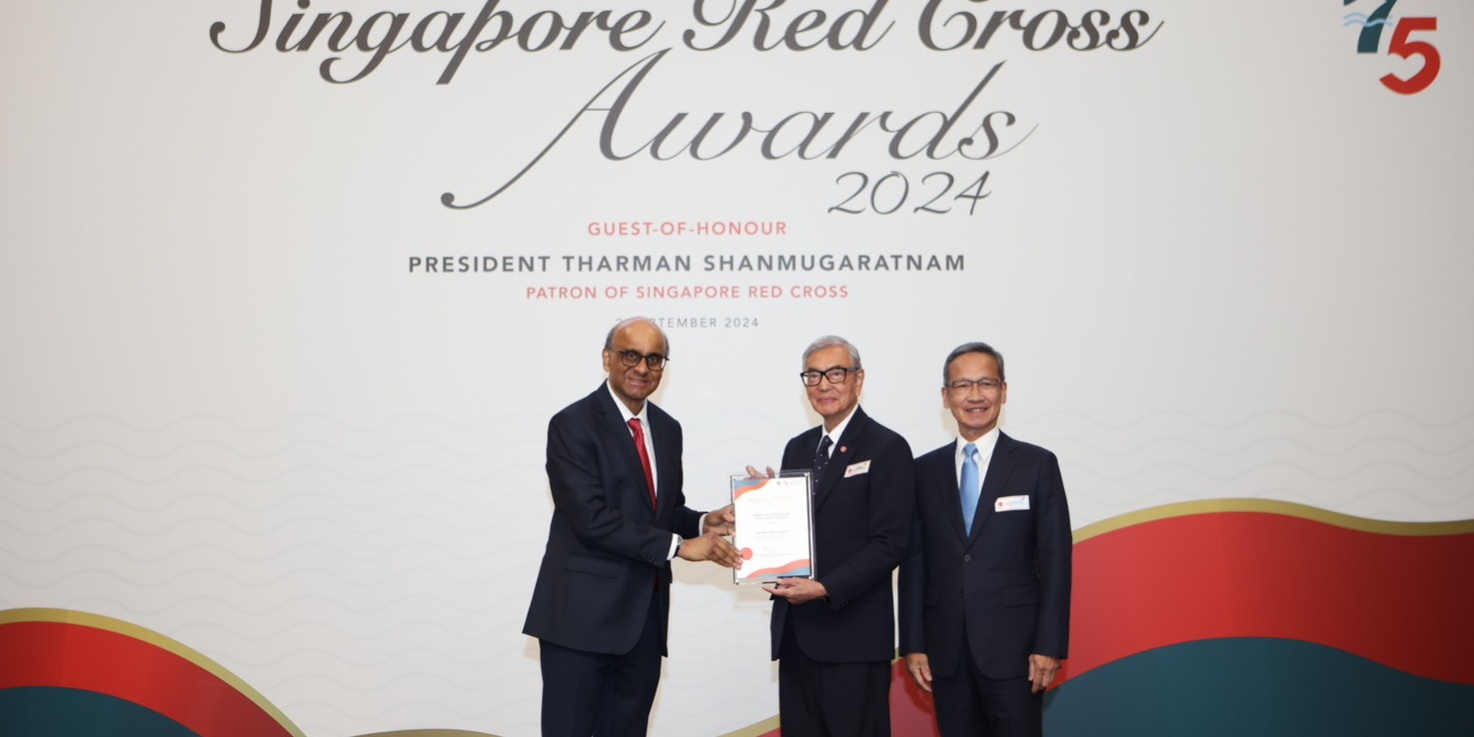 ภาพมอบเกียรติบัตร