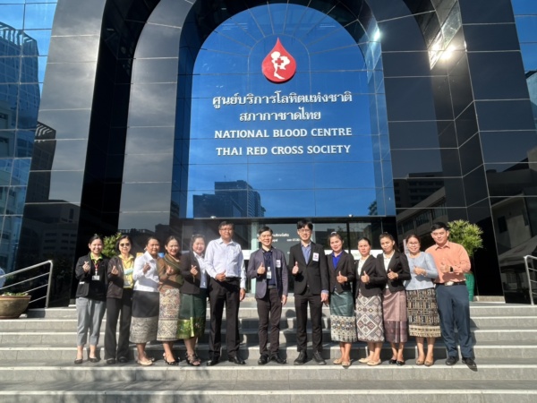เจ้าหน้าที่กาแดงลาวฝึกงานด้านการบริการโลหิต