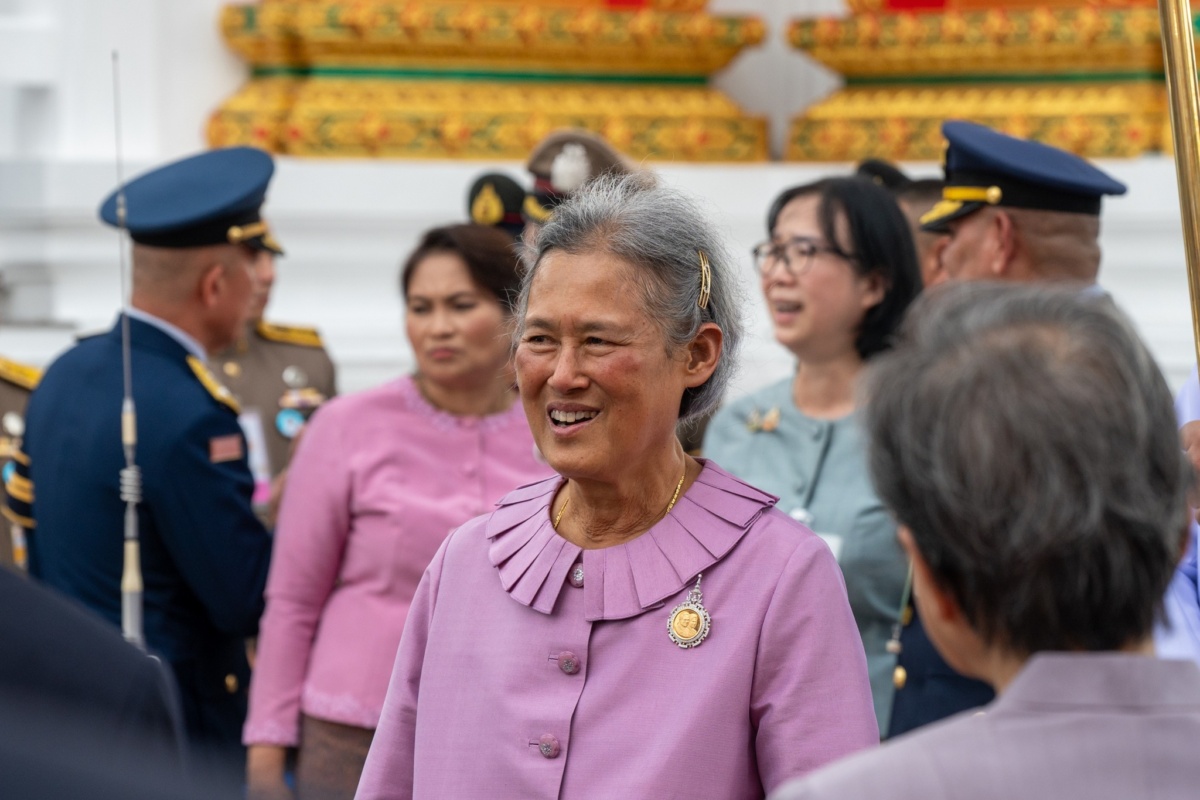 รูปภาพ สมเด็จพระเทพรัตนราชสุดาฯ สยามบรมราชกุมารี ทรงบำเพ็ญพระราชกุศลสถายผ้าพระกฐินสภากาชาดไทย