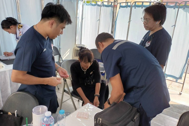 รูปภาพหน่วยปฐมพยาบาลกำลังดูแลประชาชนที่เข้าร่วมงาน