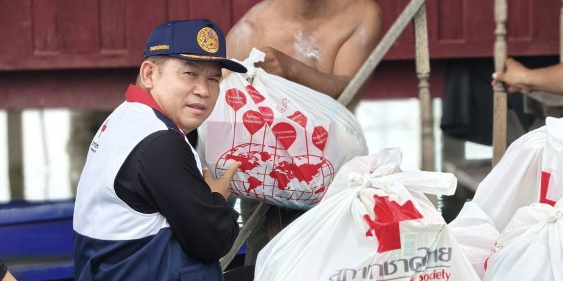 1-581788442_1281357840689436_72744570597131 รูปภาพ เจ้าหน้าที่ส่งมอบถุงยังชีพให้กับชาวบ้านที่ประสบอุทกภัย