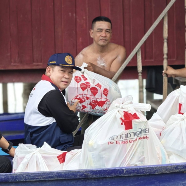 1-581788442_1281357840689436_72744570597131 รูปภาพ เจ้าหน้าที่ส่งมอบถุงยังชีพให้กับชาวบ้านที่ประสบอุทกภัย