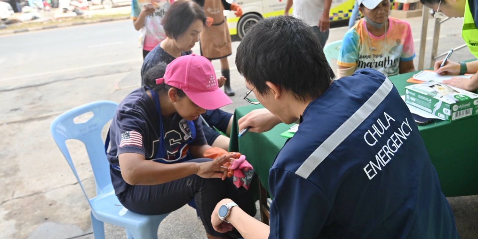 รูปภาพ ทีมแพทย์และพยาบาลลงพื้นที่ดูแลผู้ป่วย