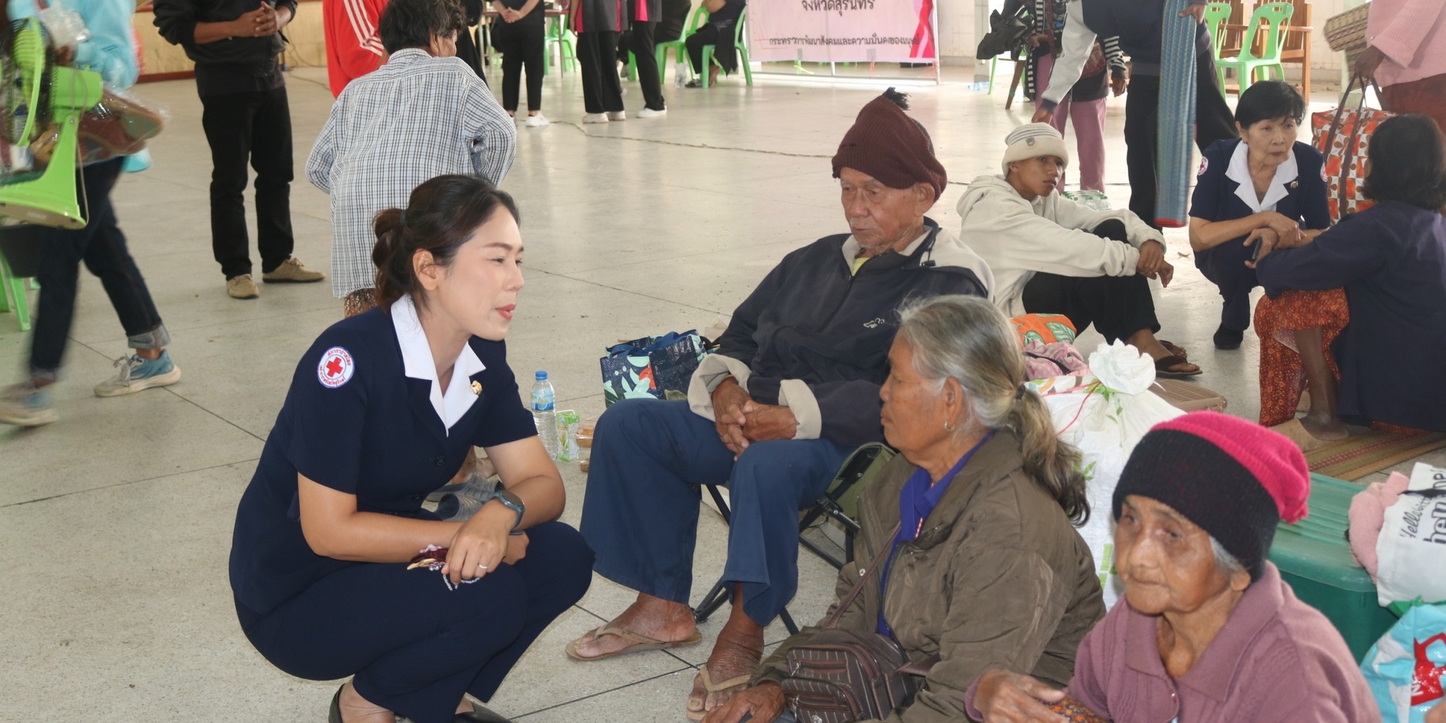 1-595113622 รูปภาพ เจ้าหน้าที่ลงพื้นที่เยี่ยมพี่น้องประชาชนผู้ประสบปัญหา