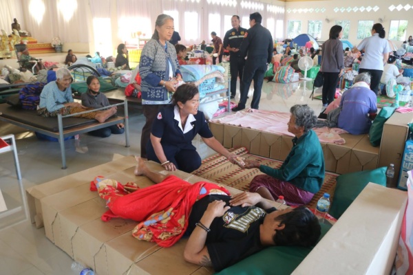 รูปภาพ เจ้าหน้าที่ช่วยเหลือผู้ประสบภัย