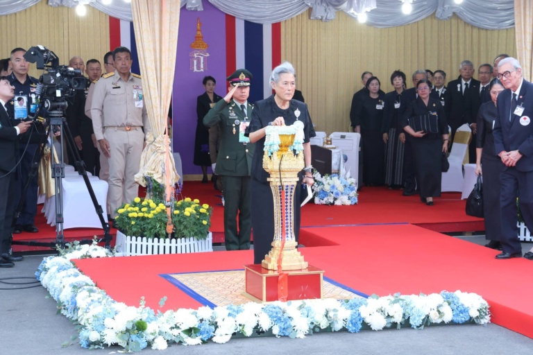 รูปภาพ สมเด็จพระกนิษฐาธิราชเจ้า กรมสมเด็จพระเทพรัตนราชสุดาฯ สยามบรมราชกุมารี อุปนายิกาผู้อํานวยการสภากาชาดไทย เสด็จฯ ไปทรงเปิดงานกาชาดประจําปี 2568