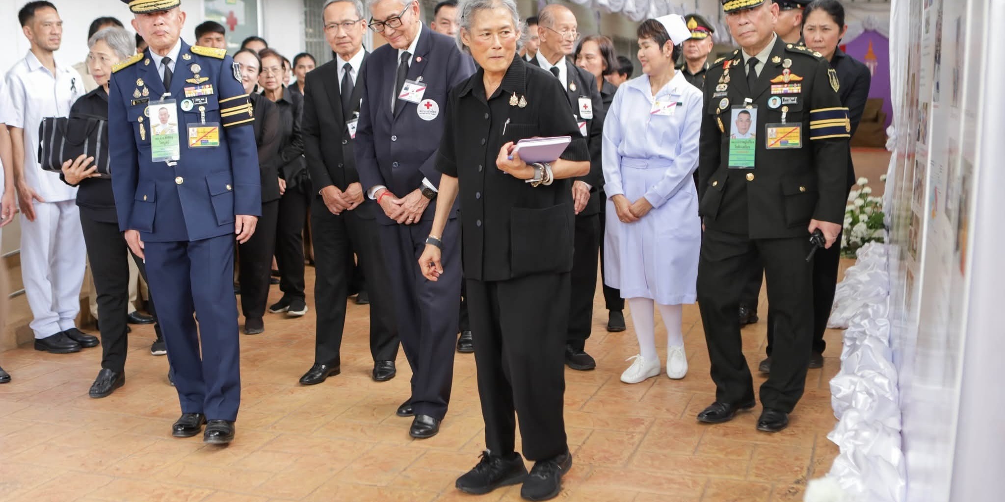 3-5949574 รูปภาพ กรมสมเด็จพระเทพฯ อุปนายิกาผู้อำนวยการสภากาชาดไทย เสด็จฯไปทรงติดตามการดำเนินงานของสถานีกาชาดที่ 6 อรัญประเทศ พร้อมคณะผู้ติดตาม