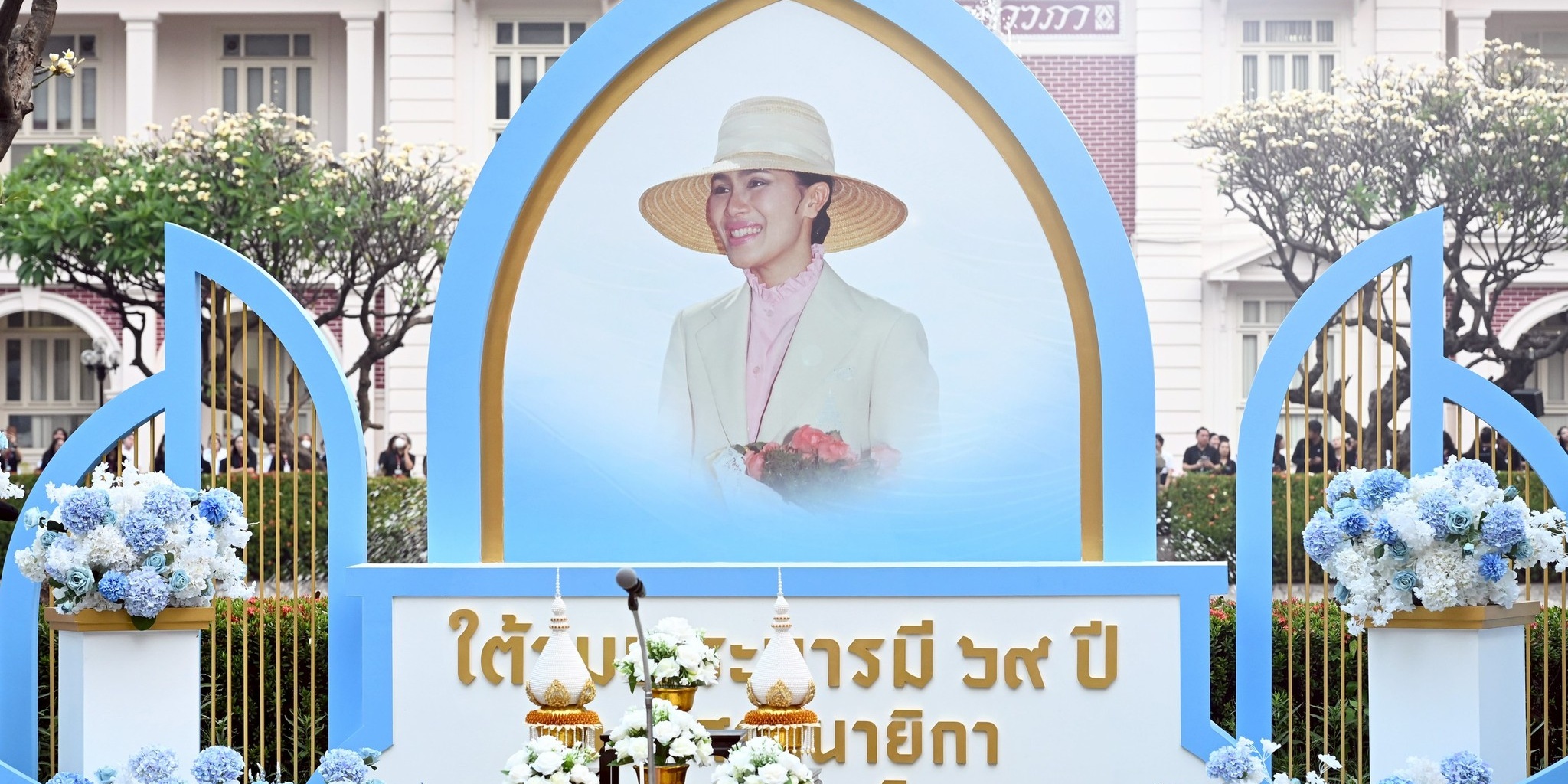 รูปภาพ กิจกรรมสภากาชาดไทยถวายความอาลัยในพิธีบำเพ็ญกุศลสตมวาร (100 วัน) ถวายเป็นพระราชกุศลแด่สมเด็จพระนางเจ้าสิริกิติ์ พระบรมราชินีนาถ พระบรมราชชนนีพันปีหลวง สภานายิกาสภากาชาดไทย